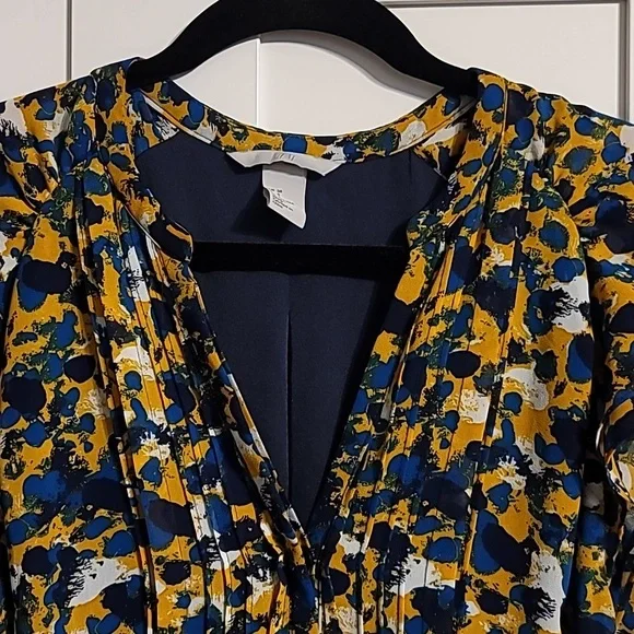 H&M Tunic Mini Dress Sz 8 Multi Abstract Flutter Sleeve V-Neck Pintucked Flowy - Picture 2 of 10